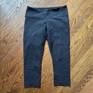 Lululemon Athletica Women’s Classic Black Capri Leggings